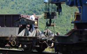 FOTO: AA / Uklanjanje vagona s pruge u Donjoj Jablanici